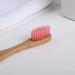 Натуральная Бамбуковая зубная щетка розовая